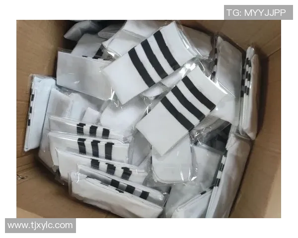 校服足球袜的时尚与实用性探讨如何选择适合学生的运动袜